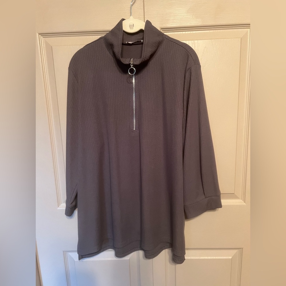 ViVI Gray Quarter-Zip Sweatshirt